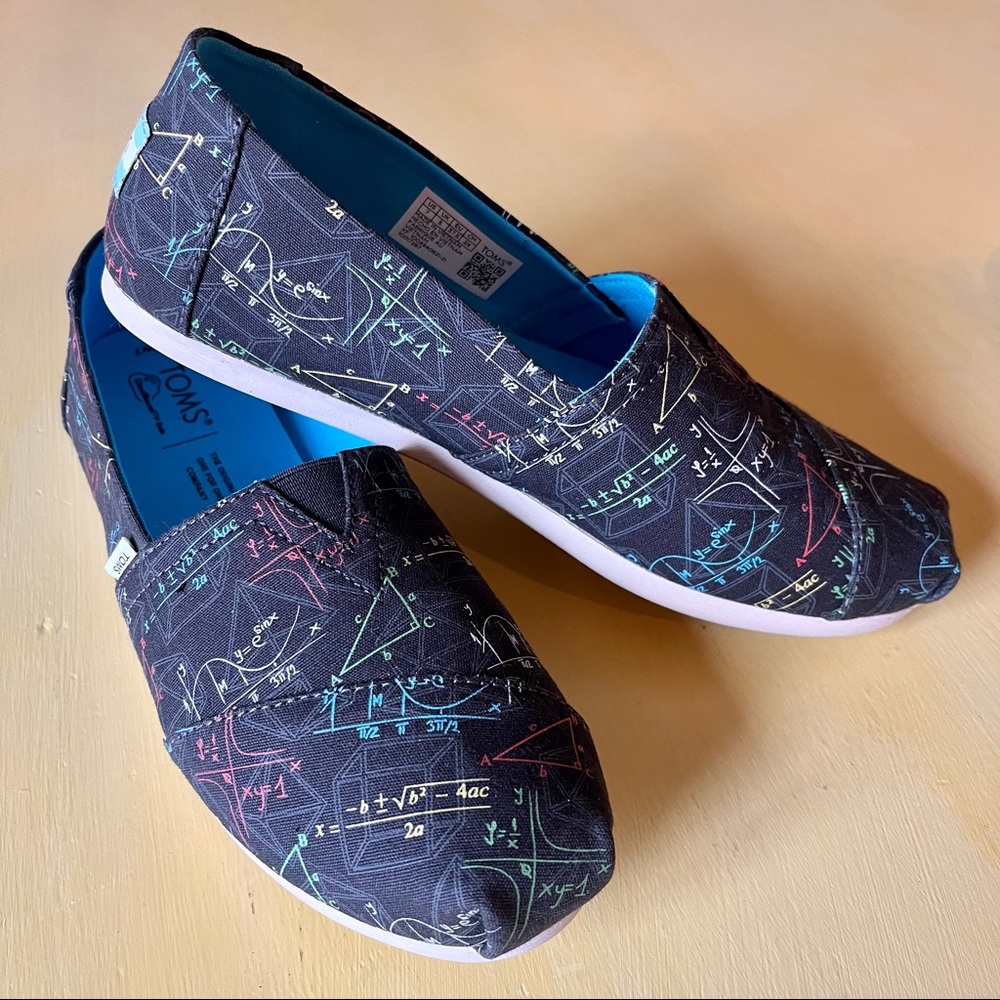 TOMS | New women’s 7 “mathematics” slip on